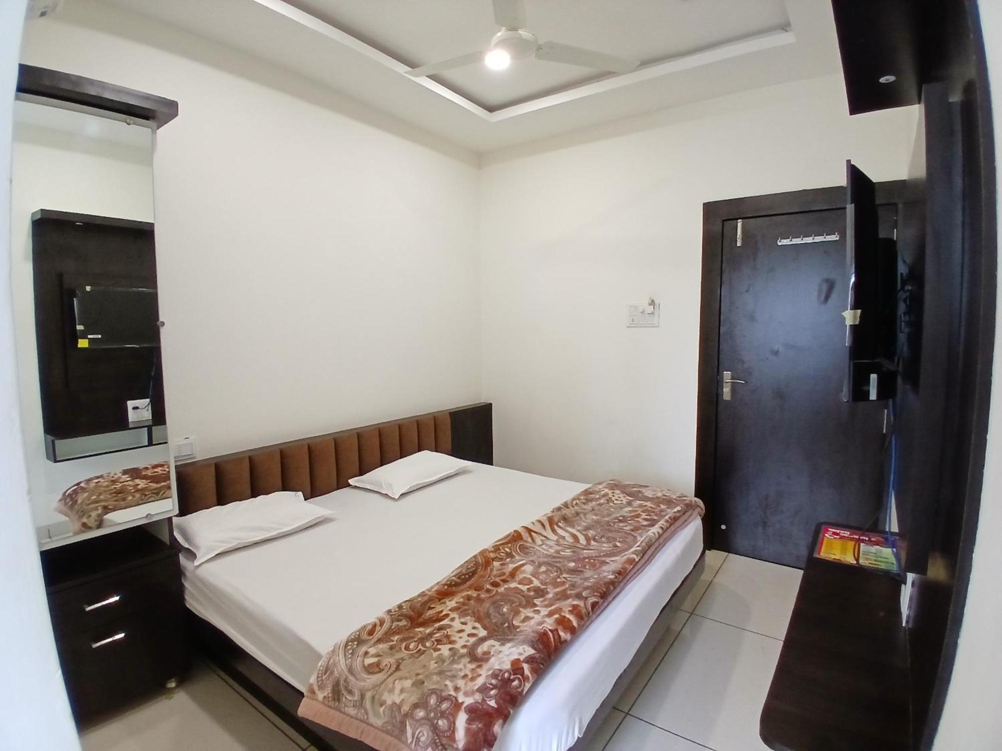 Hotel Jyoti Shree Ujjain Extérieur photo