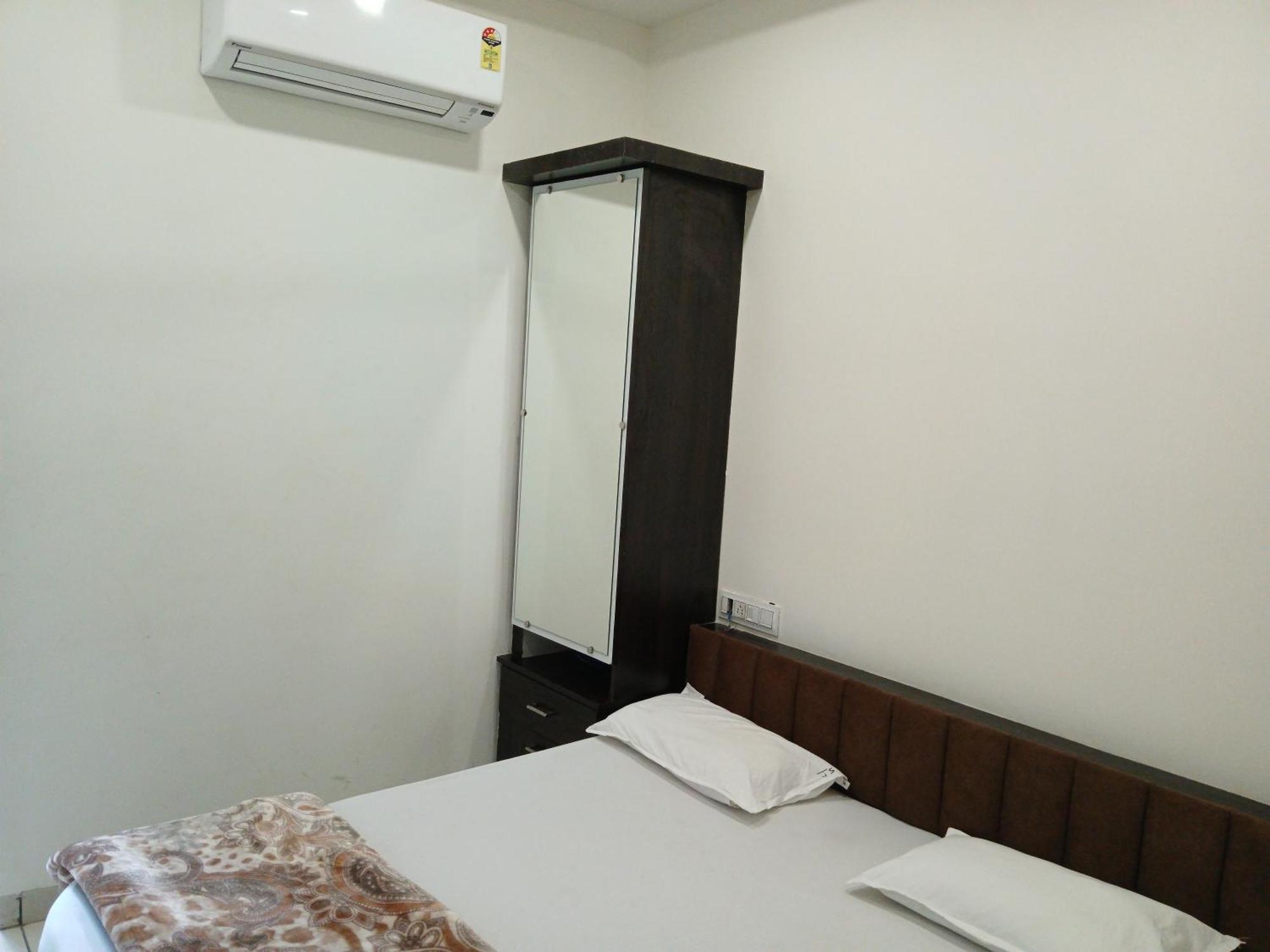 Hotel Jyoti Shree Ujjain Extérieur photo