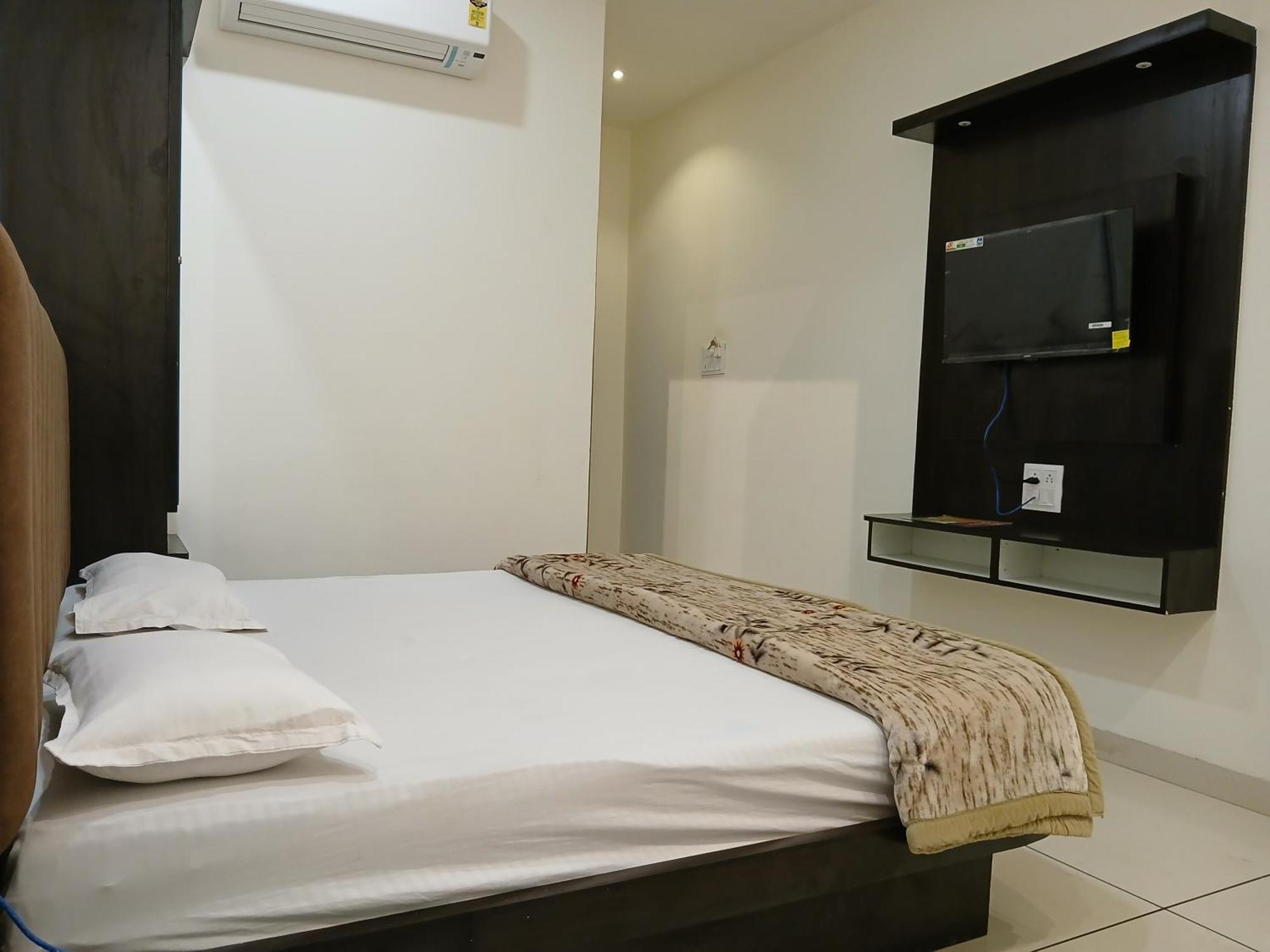 Hotel Jyoti Shree Ujjain Extérieur photo