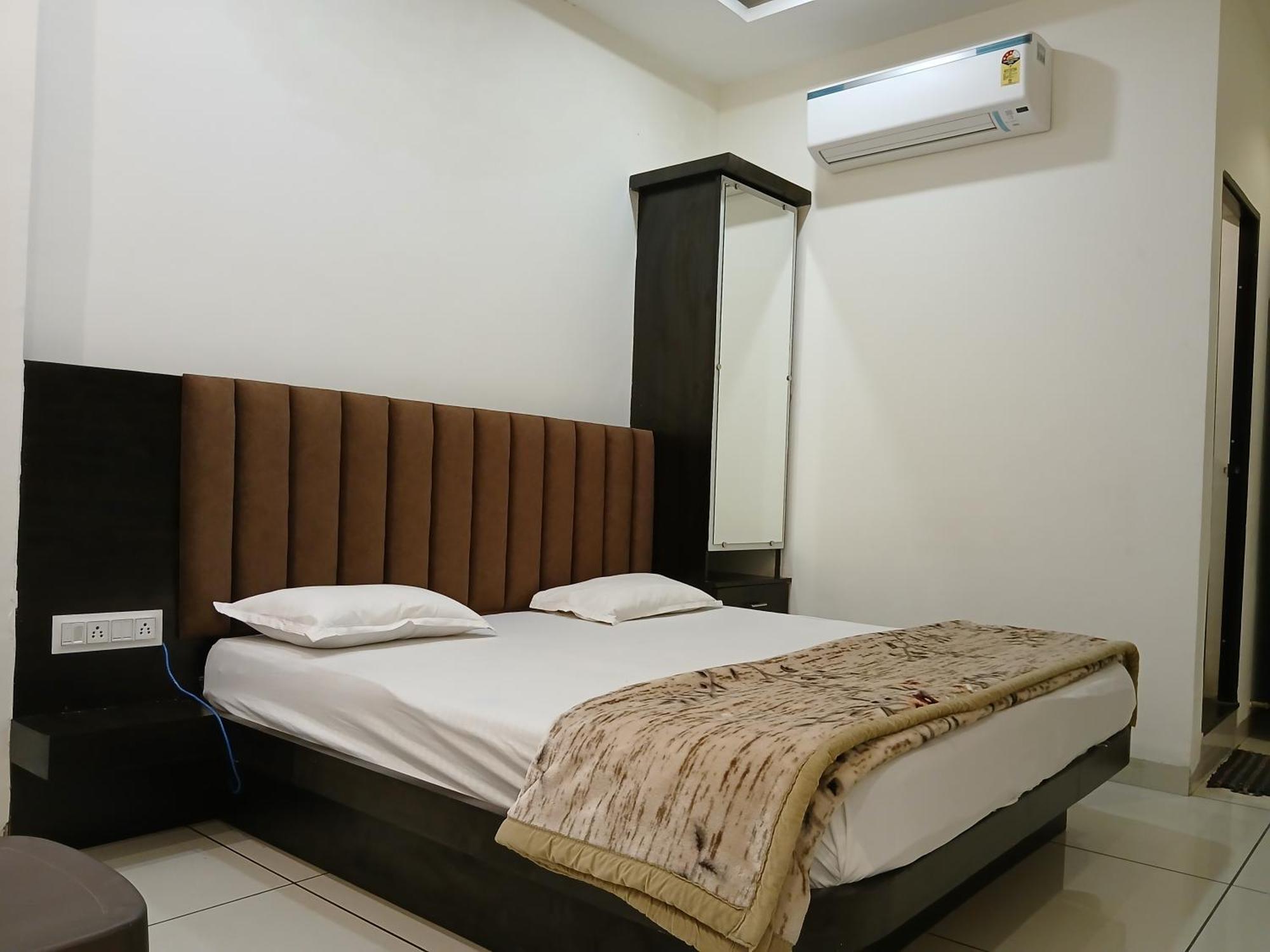 Hotel Jyoti Shree Ujjain Extérieur photo